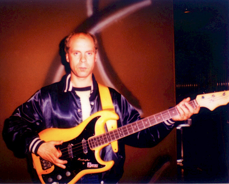 ...mit dem legendären BURNS-Bass, der mich durch die NDW-Zeit begleitet hat.